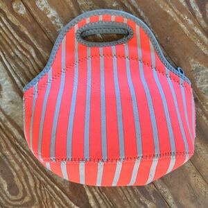 Built gourmet getaway lunch tote